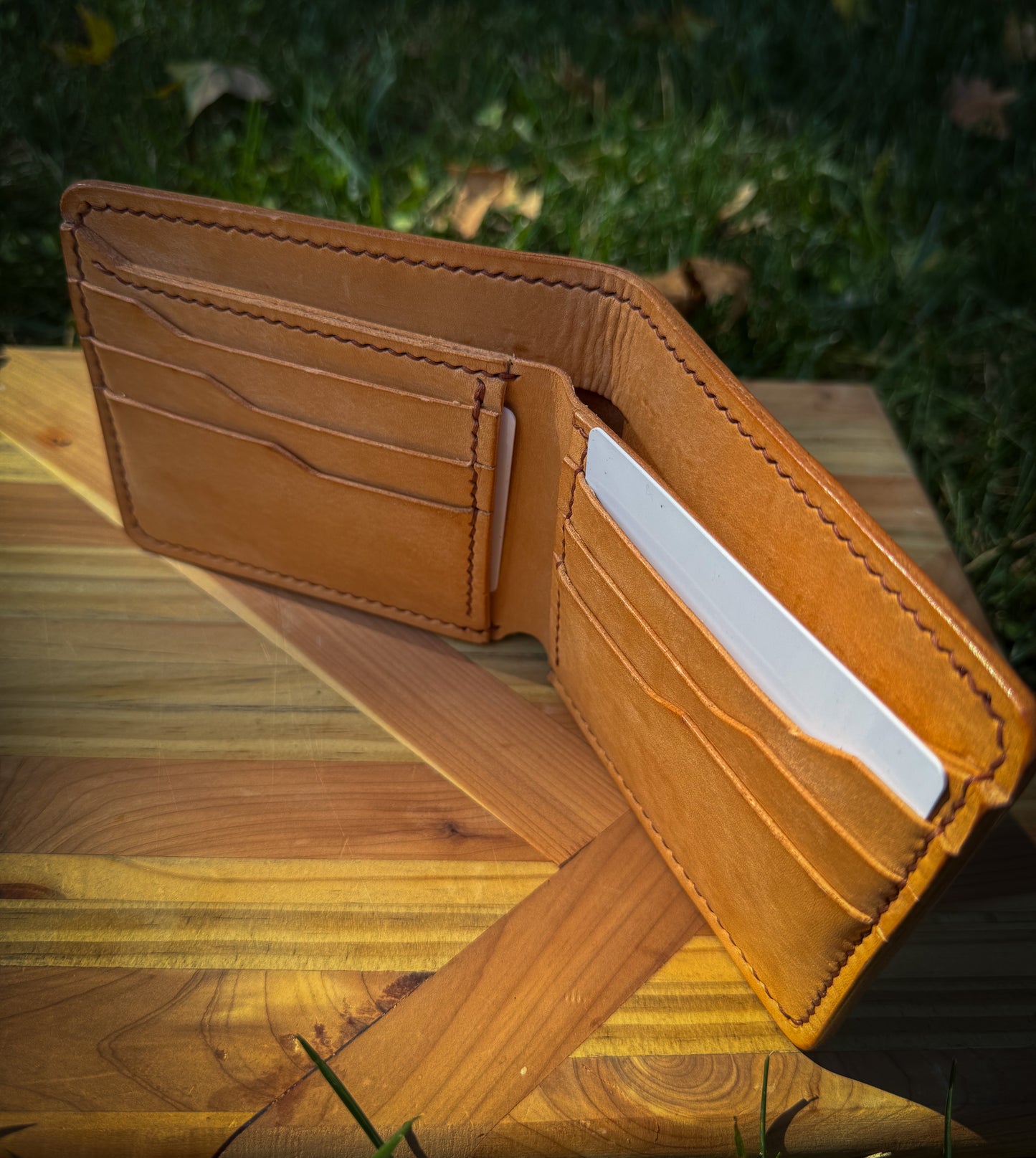 Minimalist Leather Bifold Wallet (Natural)